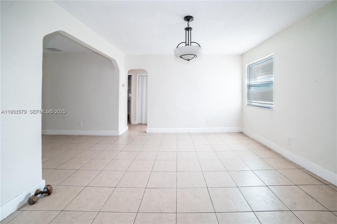 En Venta: $600,000 (4 camas, 3 baños, 1963 Pies cuadrados)