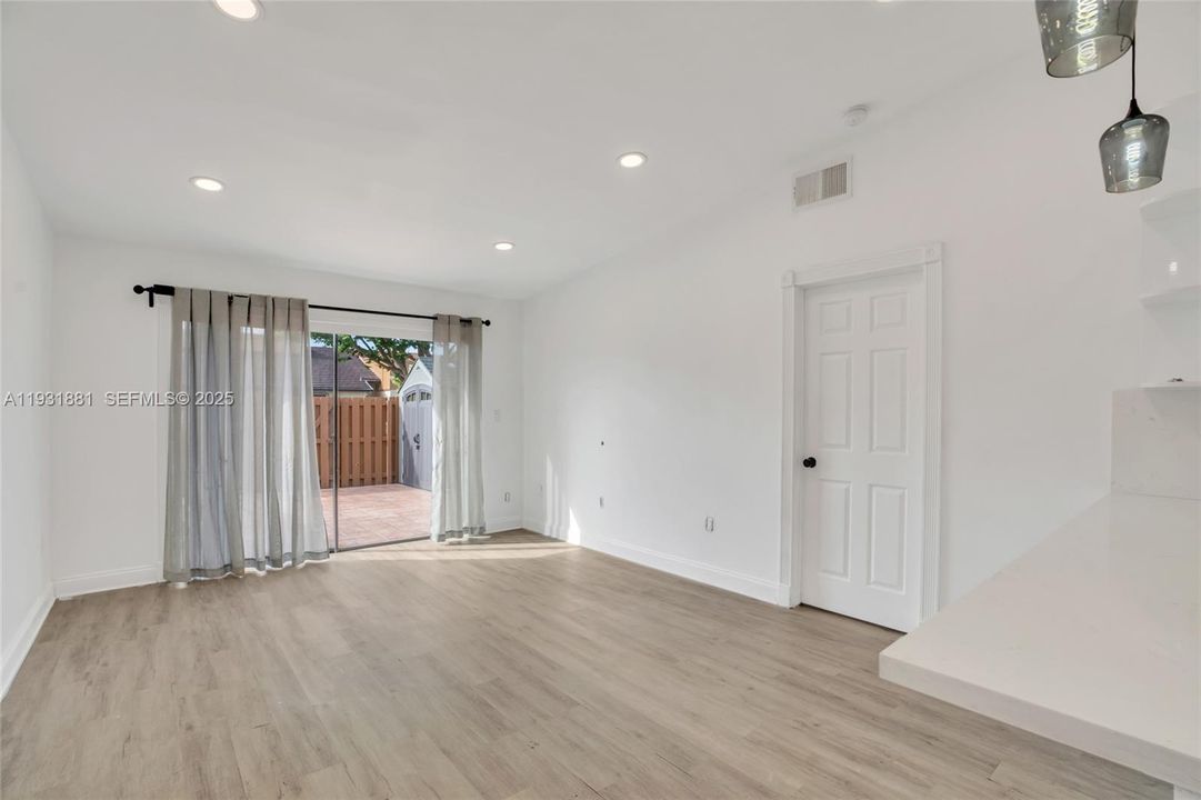 For Sale: $470,000 (3 beds, 2 baths, 1144 Square Feet)