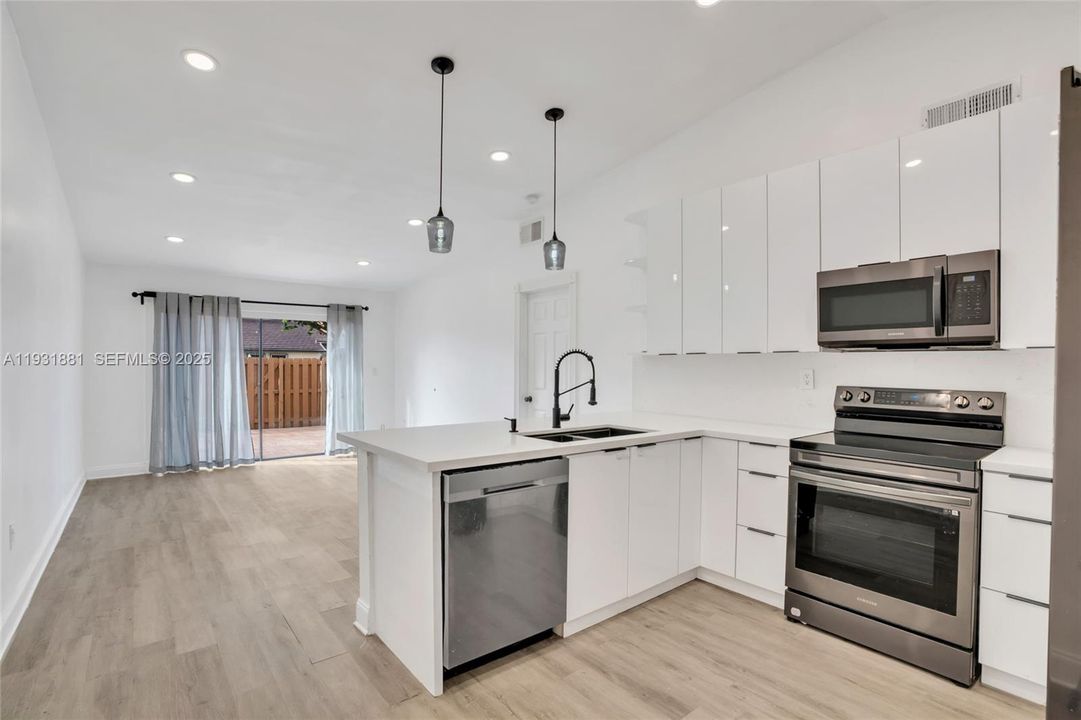 For Sale: $470,000 (3 beds, 2 baths, 1144 Square Feet)