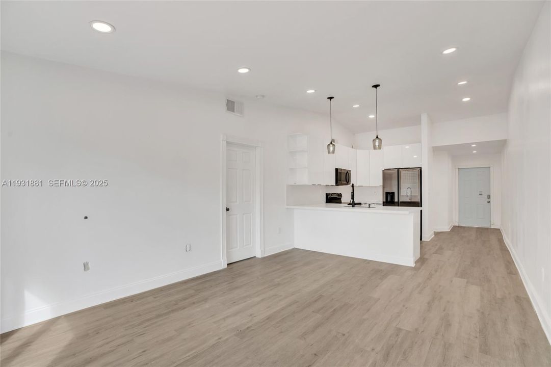 For Sale: $470,000 (3 beds, 2 baths, 1144 Square Feet)