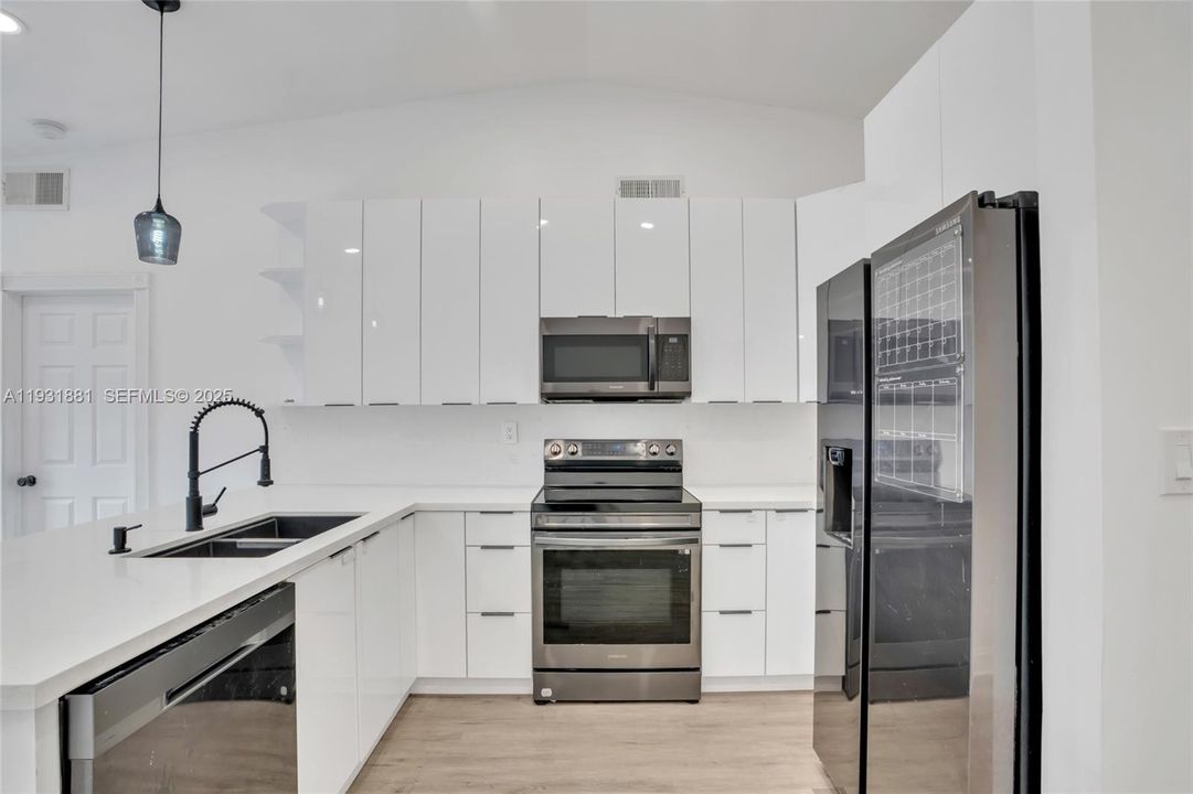 For Sale: $470,000 (3 beds, 2 baths, 1144 Square Feet)