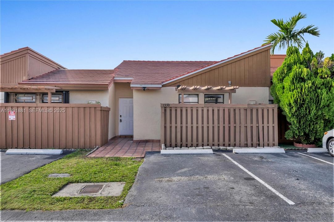 For Sale: $470,000 (3 beds, 2 baths, 1144 Square Feet)