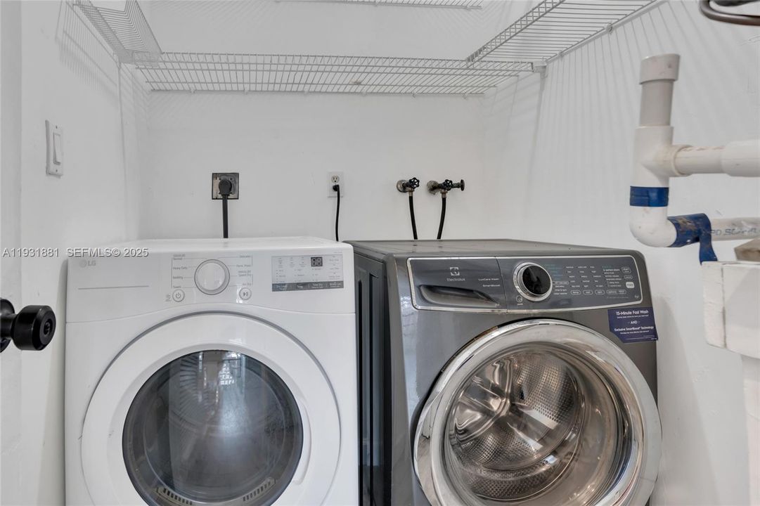 For Sale: $470,000 (3 beds, 2 baths, 1144 Square Feet)