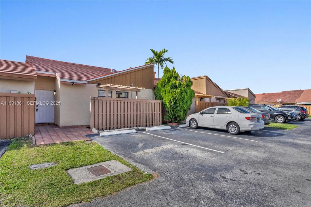 For Sale: $470,000 (3 beds, 2 baths, 1144 Square Feet)