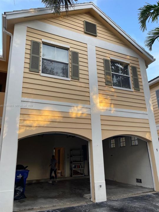 For Sale: $449,900 (3 beds, 2 baths, 1562 Square Feet)