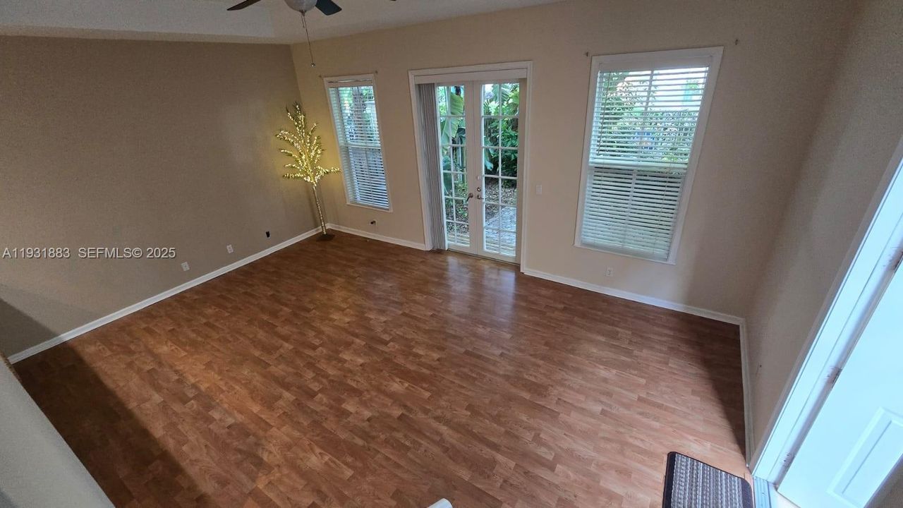 For Sale: $449,900 (3 beds, 2 baths, 1562 Square Feet)