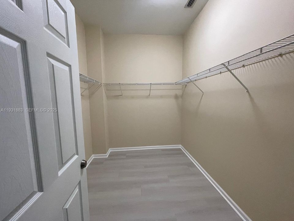 For Sale: $449,900 (3 beds, 2 baths, 1562 Square Feet)