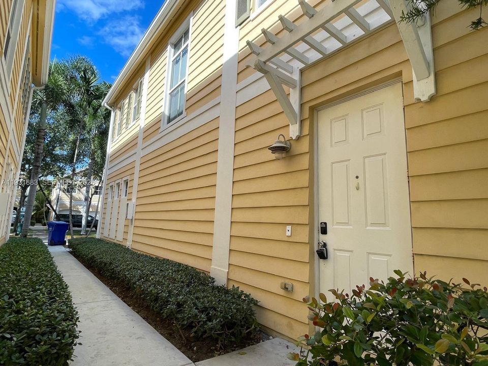 For Sale: $449,900 (3 beds, 2 baths, 1562 Square Feet)