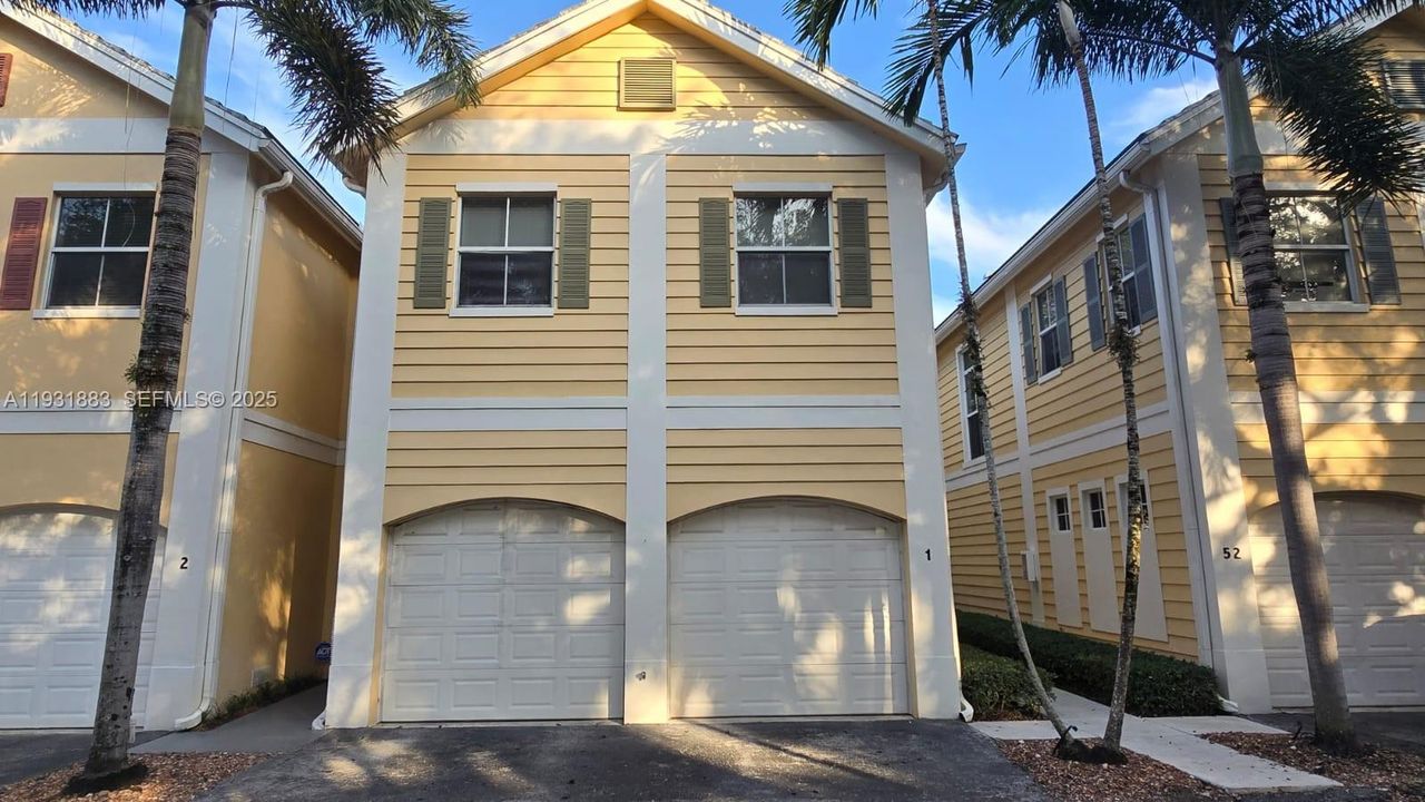 For Sale: $449,900 (3 beds, 2 baths, 1562 Square Feet)