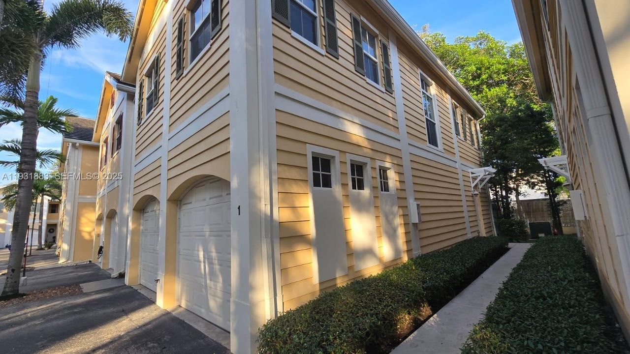 For Sale: $449,900 (3 beds, 2 baths, 1562 Square Feet)