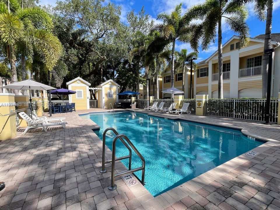 For Sale: $449,900 (3 beds, 2 baths, 1562 Square Feet)