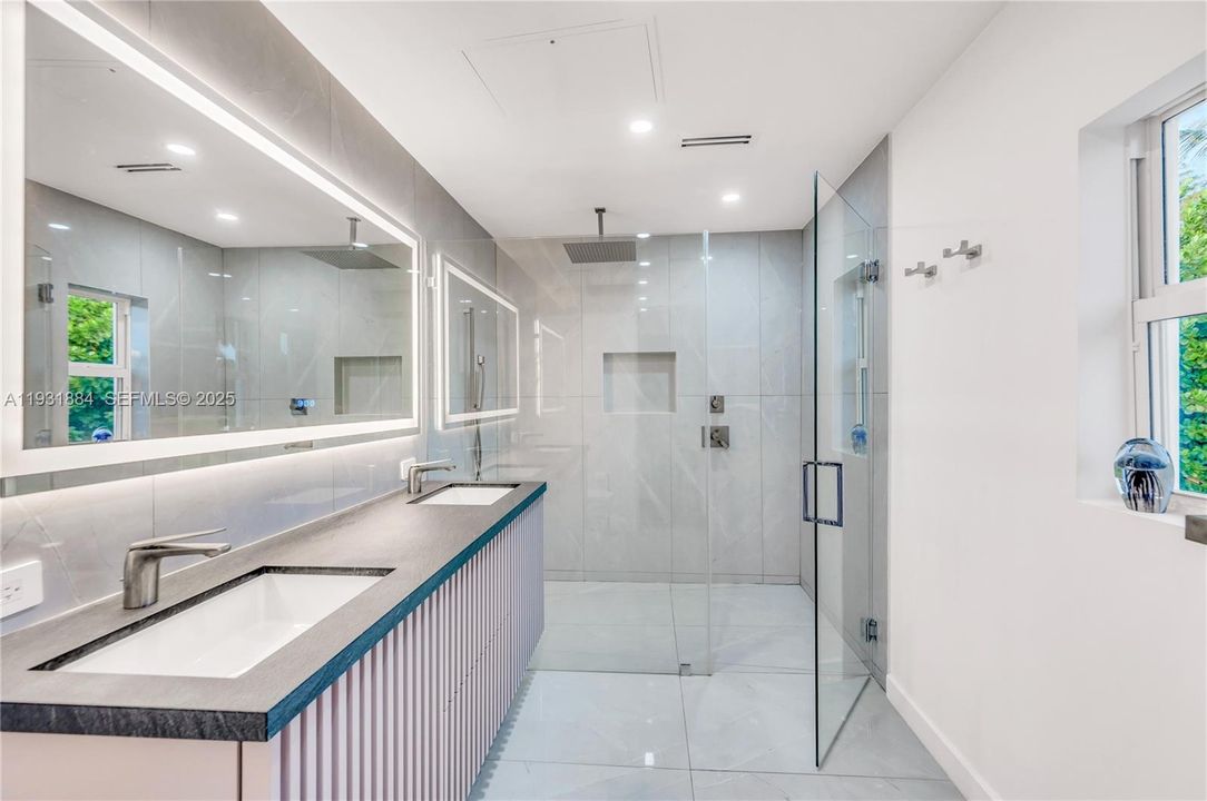 En Venta: $3,500,000 (4 camas, 3 baños, 3418 Pies cuadrados)