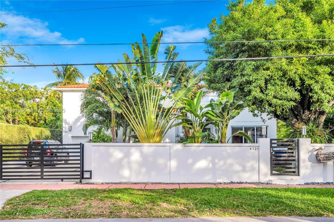 En Venta: $3,500,000 (4 camas, 3 baños, 3418 Pies cuadrados)