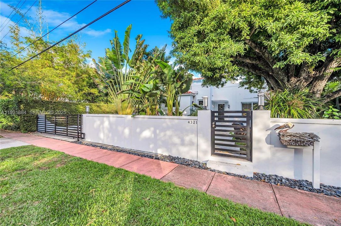 En Venta: $3,500,000 (4 camas, 3 baños, 3418 Pies cuadrados)