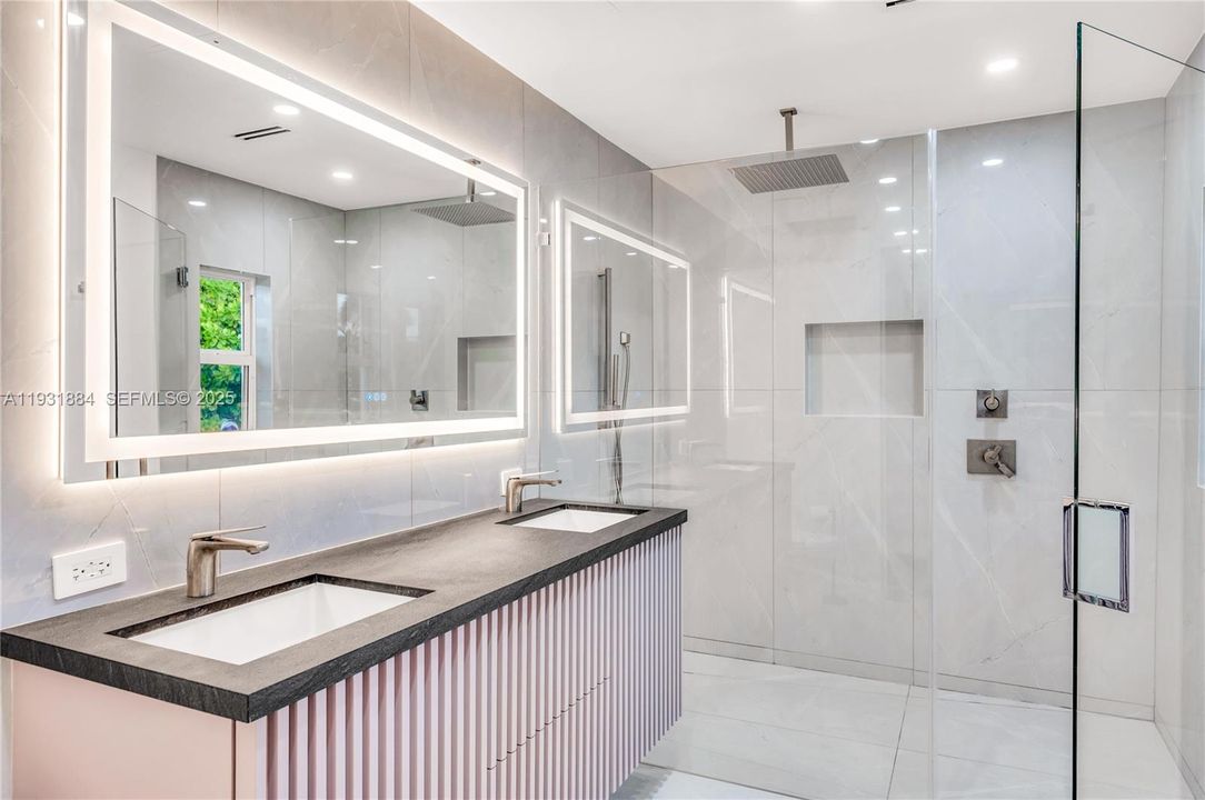 En Venta: $3,500,000 (4 camas, 3 baños, 3418 Pies cuadrados)