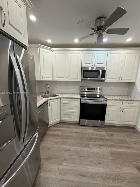 For Sale: $299,999 (2 beds, 2 baths, 1079 Square Feet)