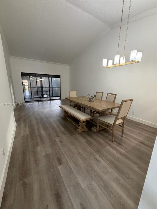 For Sale: $299,999 (2 beds, 2 baths, 1079 Square Feet)