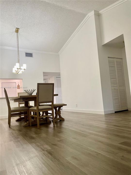 For Sale: $299,999 (2 beds, 2 baths, 1079 Square Feet)