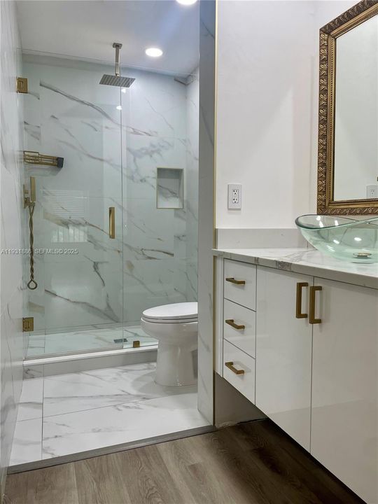 For Sale: $299,999 (2 beds, 2 baths, 1079 Square Feet)