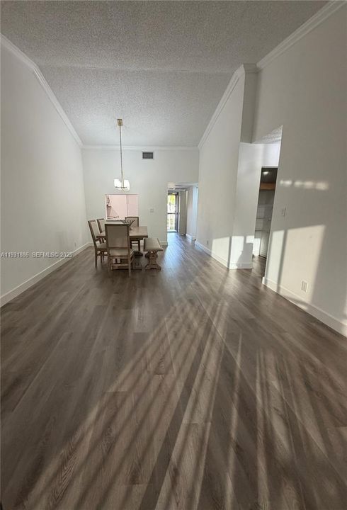 For Sale: $299,999 (2 beds, 2 baths, 1079 Square Feet)