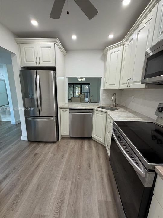 For Sale: $299,999 (2 beds, 2 baths, 1079 Square Feet)