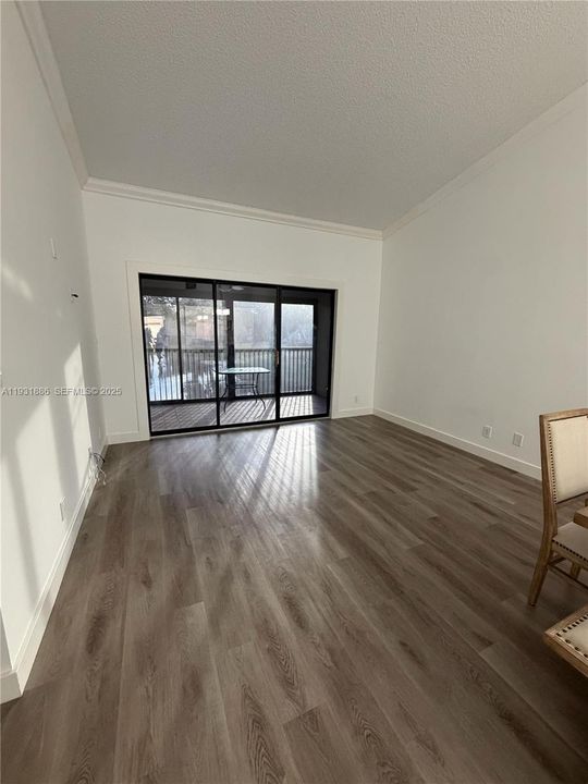 For Sale: $299,999 (2 beds, 2 baths, 1079 Square Feet)