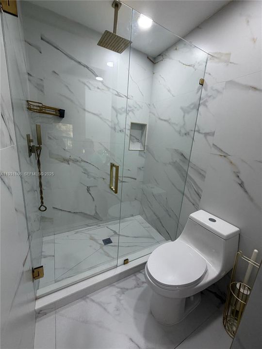 For Sale: $299,999 (2 beds, 2 baths, 1079 Square Feet)