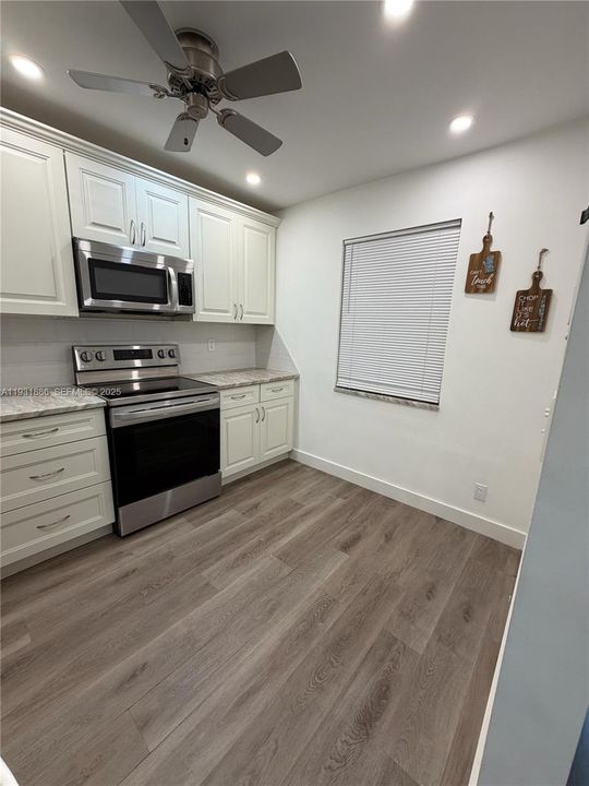 For Sale: $299,999 (2 beds, 2 baths, 1079 Square Feet)