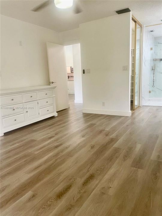 For Sale: $299,999 (2 beds, 2 baths, 1079 Square Feet)