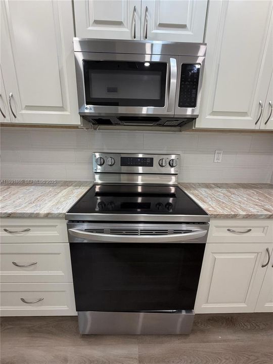 For Sale: $299,999 (2 beds, 2 baths, 1079 Square Feet)