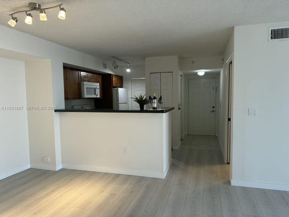 En Renta: $2,295 (2 camas, 2 baños, 1065 Pies cuadrados)