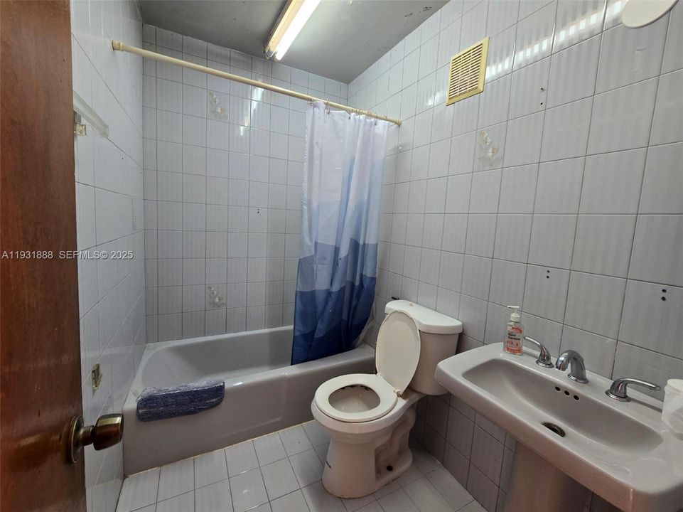 待售: $540,000 (4 贝兹, 3 浴室, 1397 平方英尺)