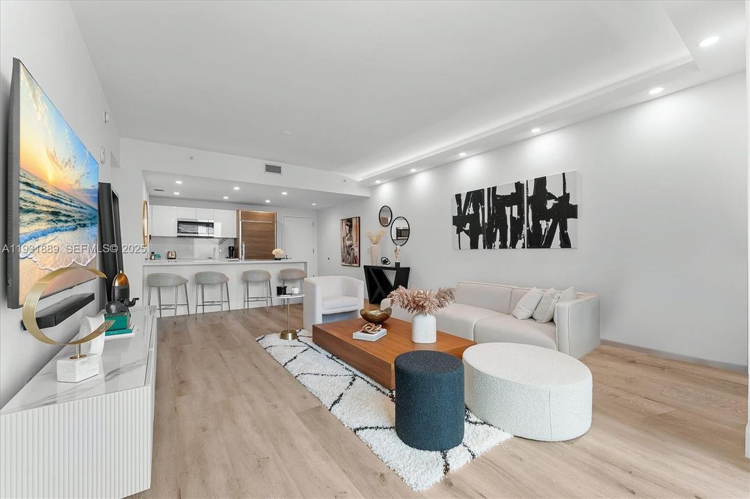 For Rent: $3,900 (1 beds, 1 baths, 812 Square Feet)