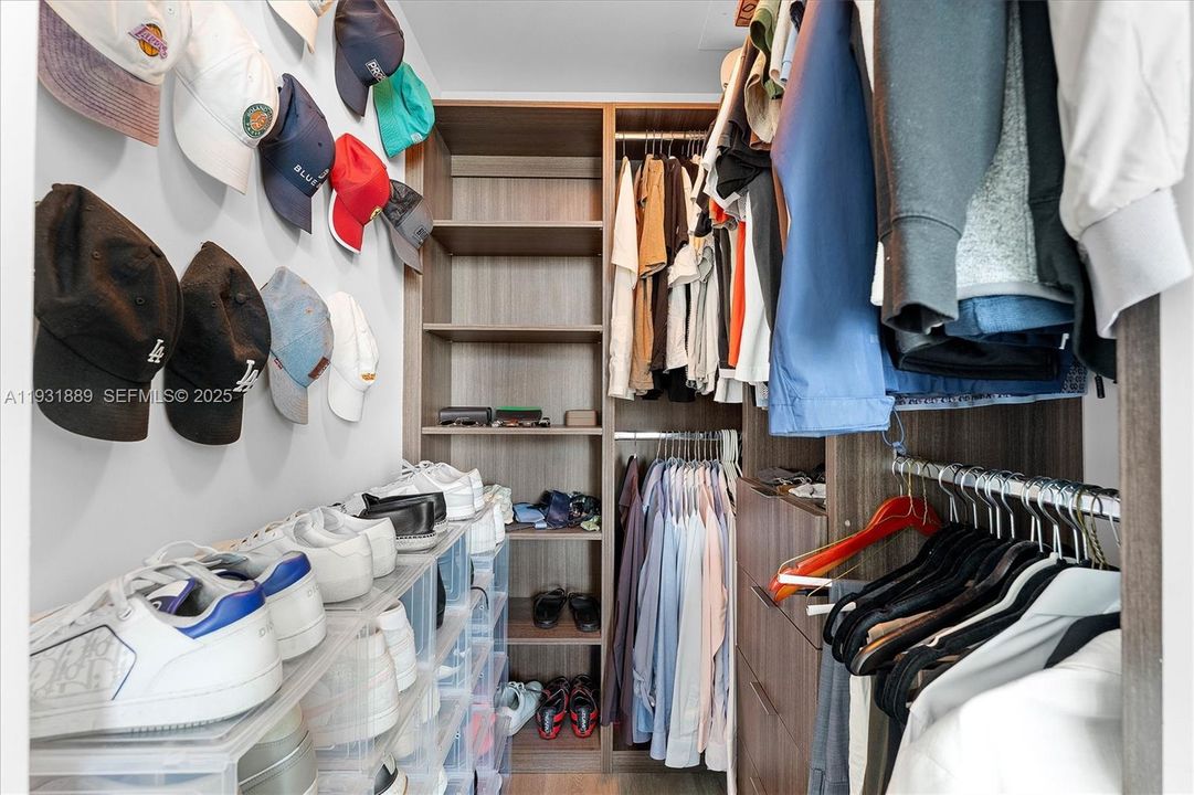 For Rent: $3,900 (1 beds, 1 baths, 812 Square Feet)