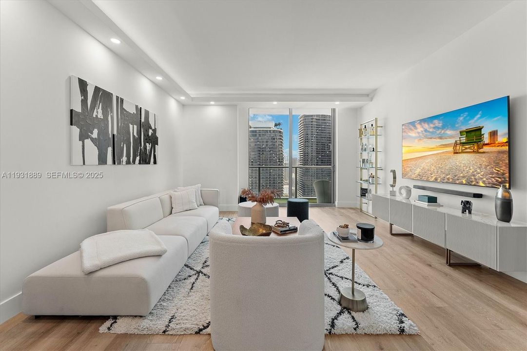 For Rent: $3,900 (1 beds, 1 baths, 812 Square Feet)