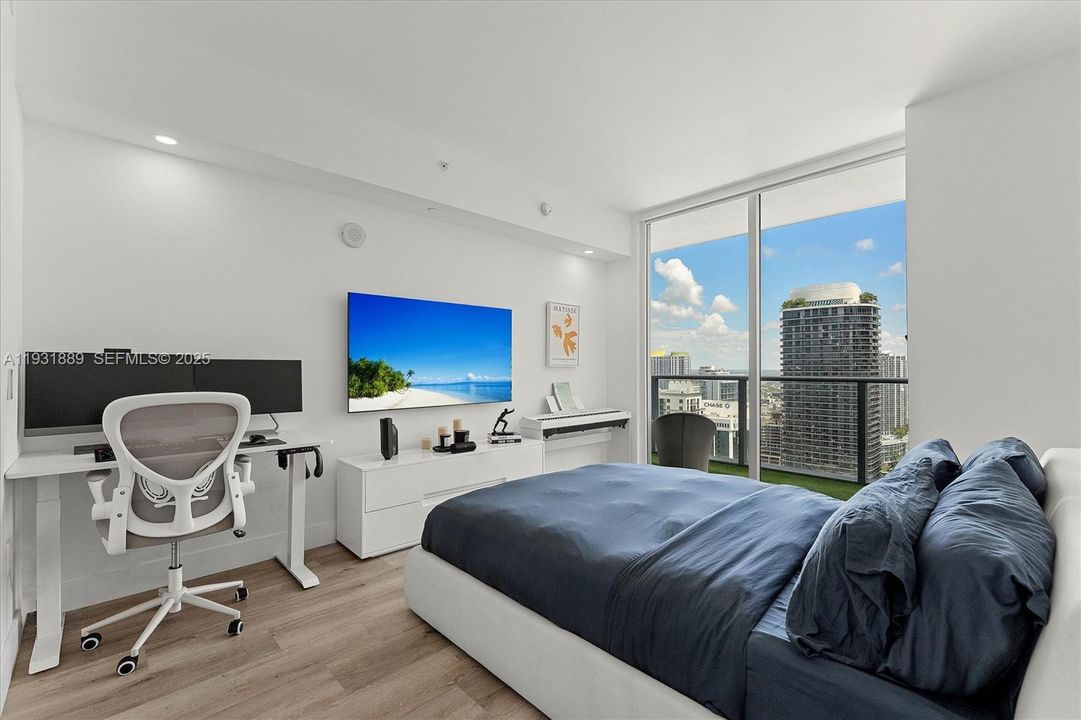 For Rent: $3,900 (1 beds, 1 baths, 812 Square Feet)