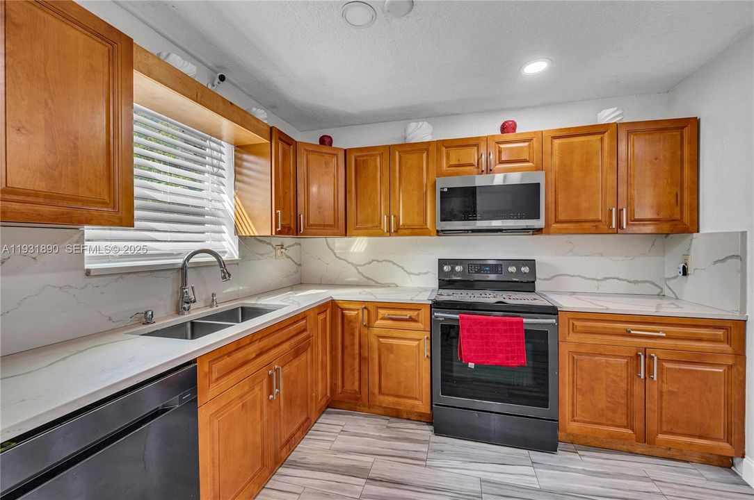 For Sale: $499,000 (3 beds, 2 baths, 2144 Square Feet)