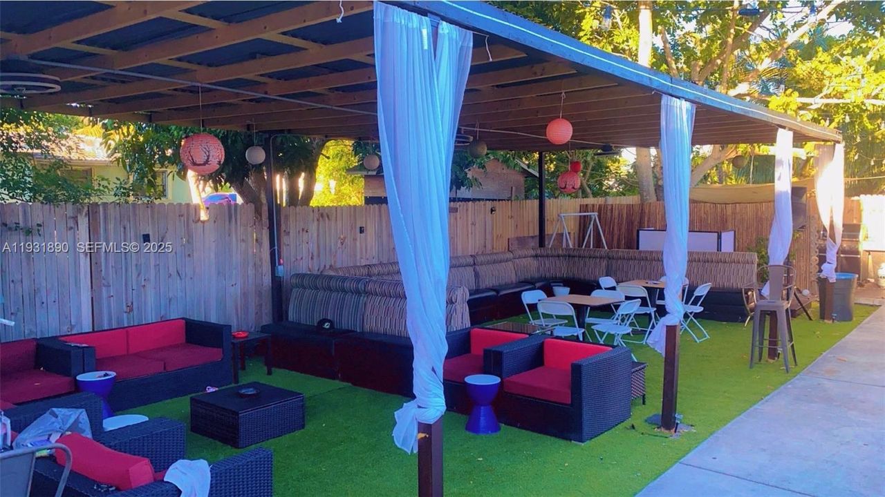 For Sale: $499,000 (3 beds, 2 baths, 2144 Square Feet)