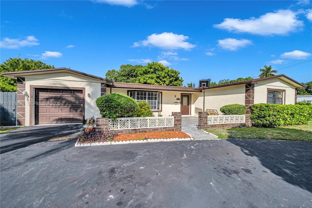 For Sale: $499,000 (3 beds, 2 baths, 2144 Square Feet)