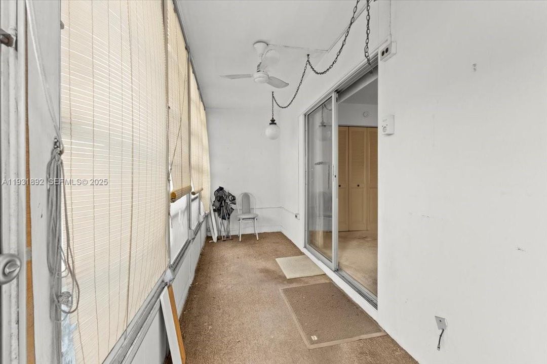 For Sale: $85,000 (1 beds, 1 baths, 700 Square Feet)