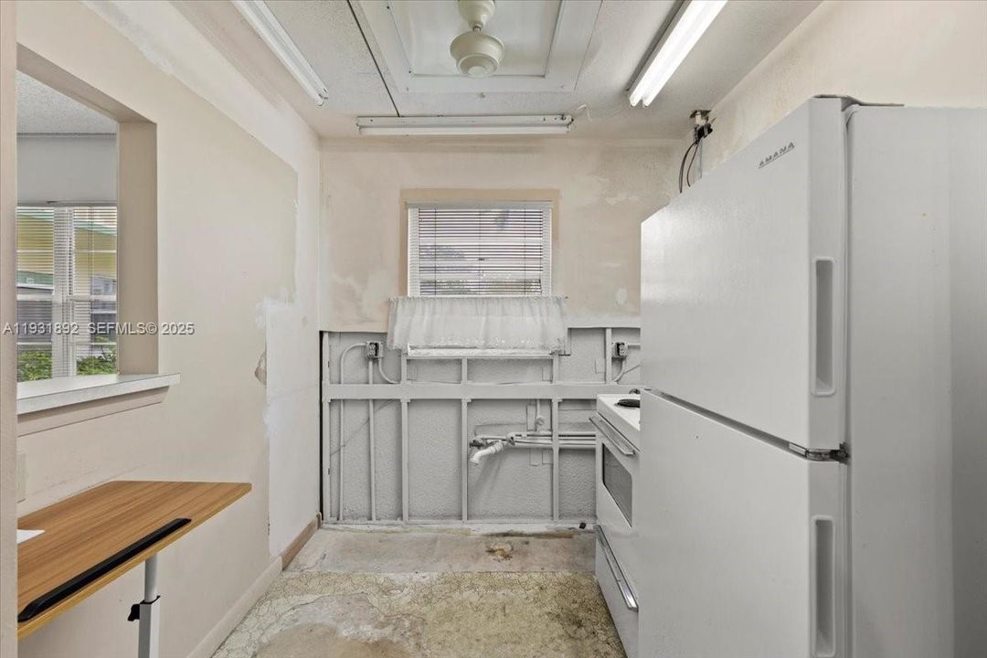 For Sale: $85,000 (1 beds, 1 baths, 700 Square Feet)