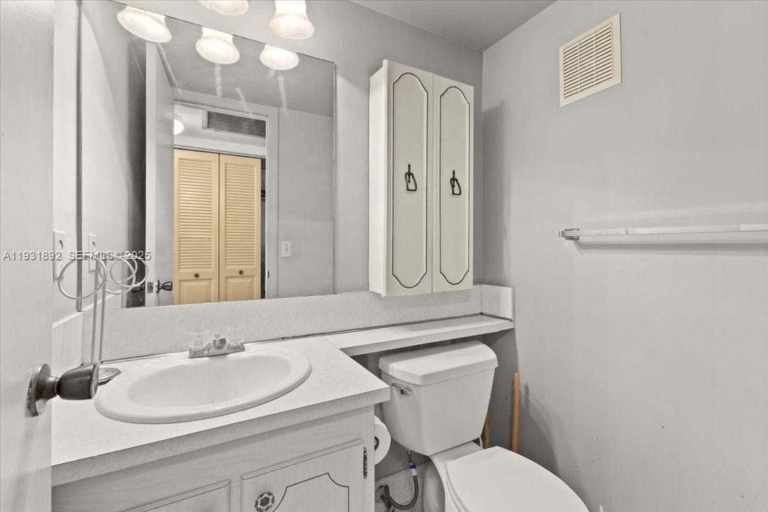 For Sale: $85,000 (1 beds, 1 baths, 700 Square Feet)