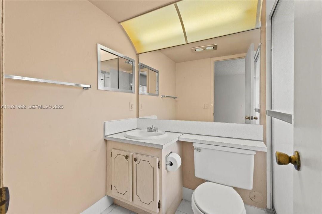 For Sale: $85,000 (1 beds, 1 baths, 700 Square Feet)