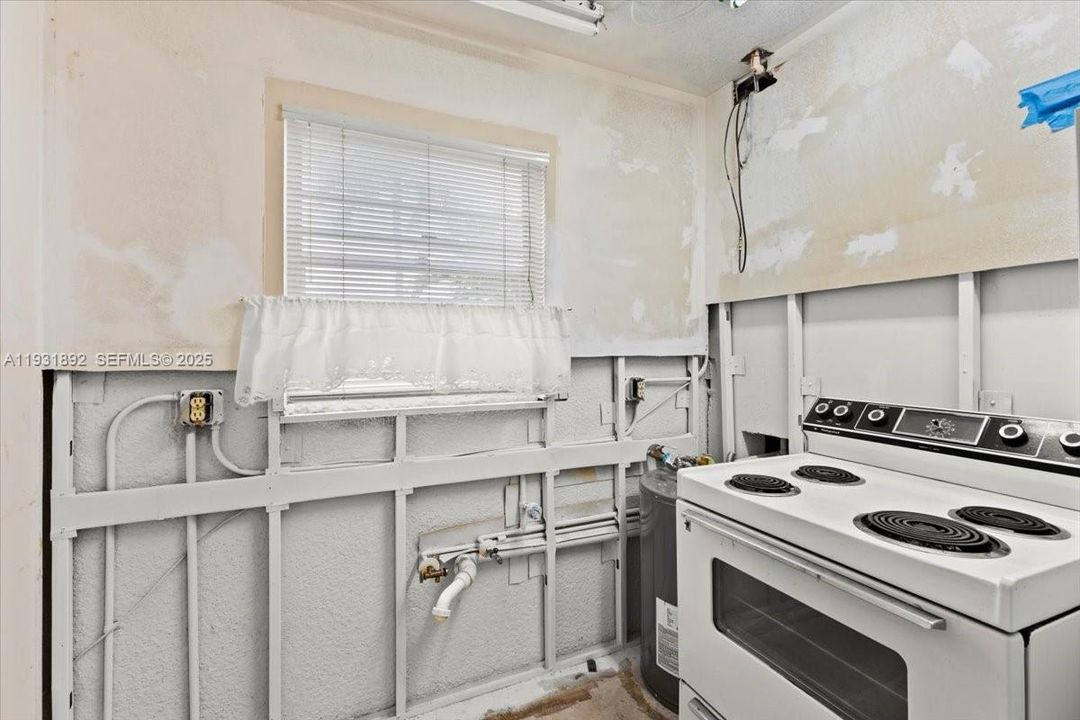 For Sale: $85,000 (1 beds, 1 baths, 700 Square Feet)