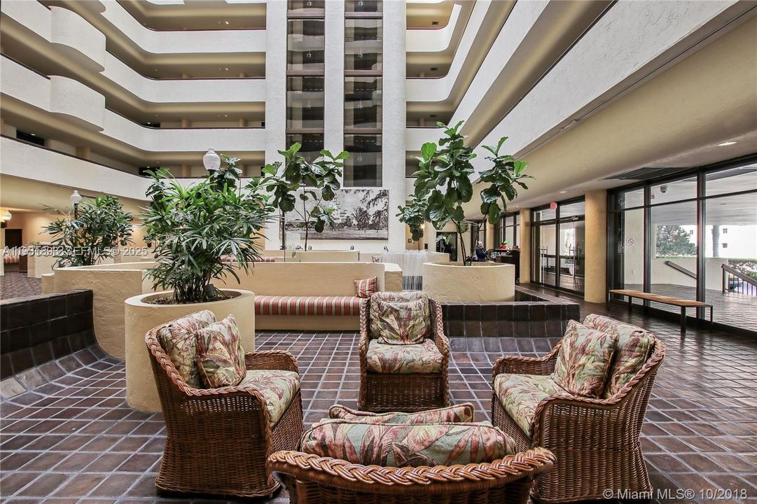 For Sale: $620,000 (2 beds, 2 baths, 1129 Square Feet)