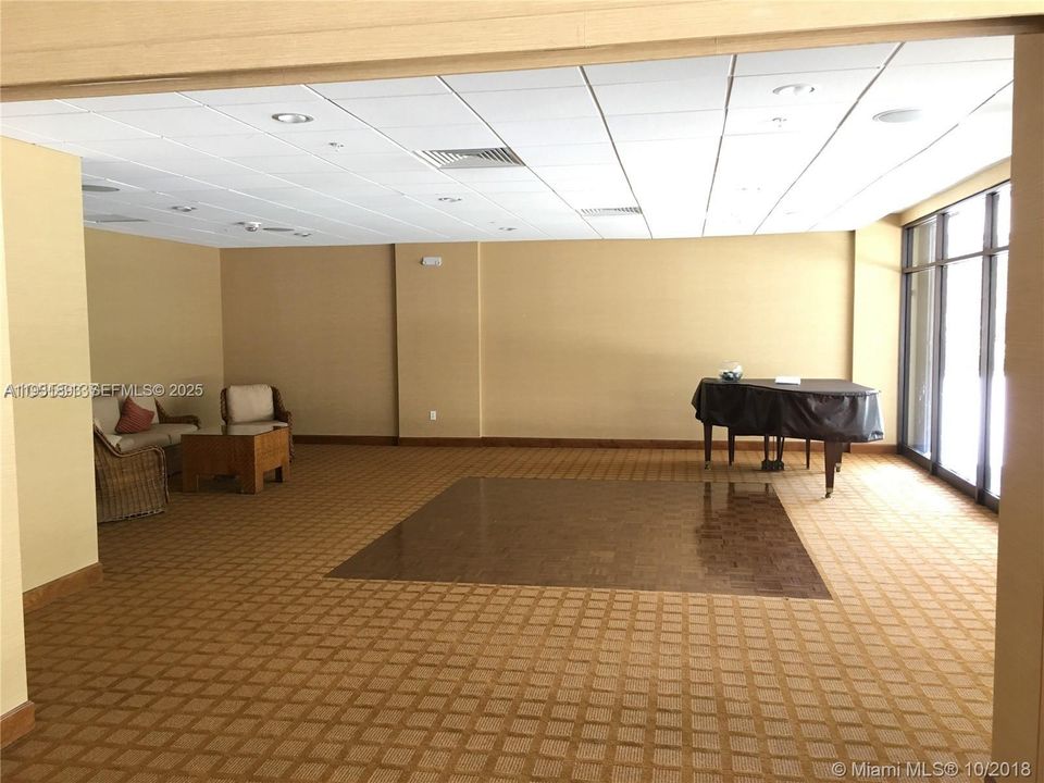 For Sale: $620,000 (2 beds, 2 baths, 1129 Square Feet)