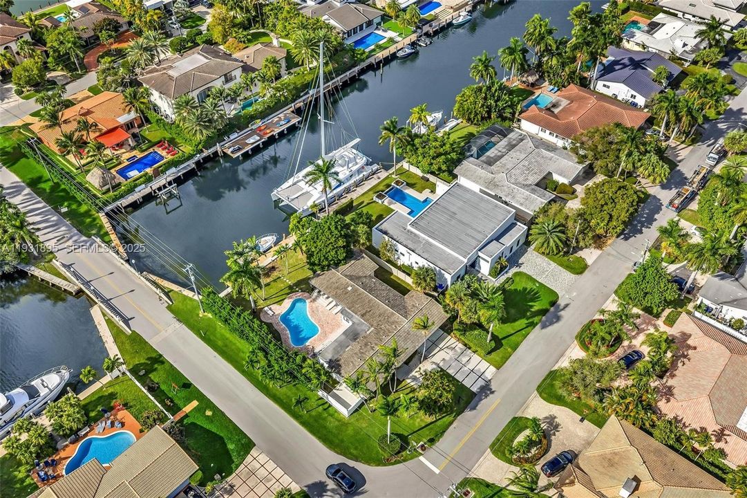 На продажу: $2,579,000 (3 спален, 4 ванн, 2492 Квадратных фут)