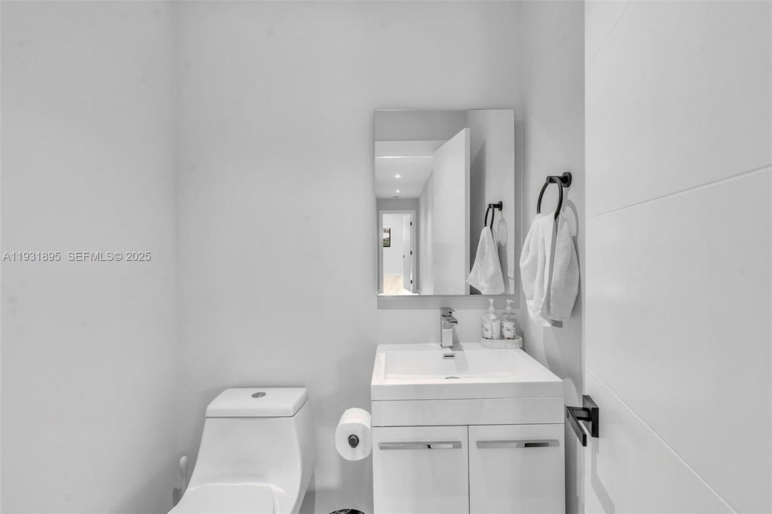 На продажу: $2,579,000 (3 спален, 4 ванн, 2492 Квадратных фут)