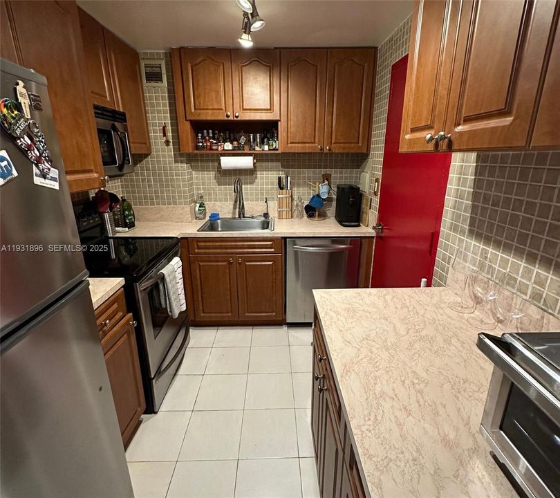 В аренду: $2,550 (1 спален, 1 ванн, 822 Квадратных фут)