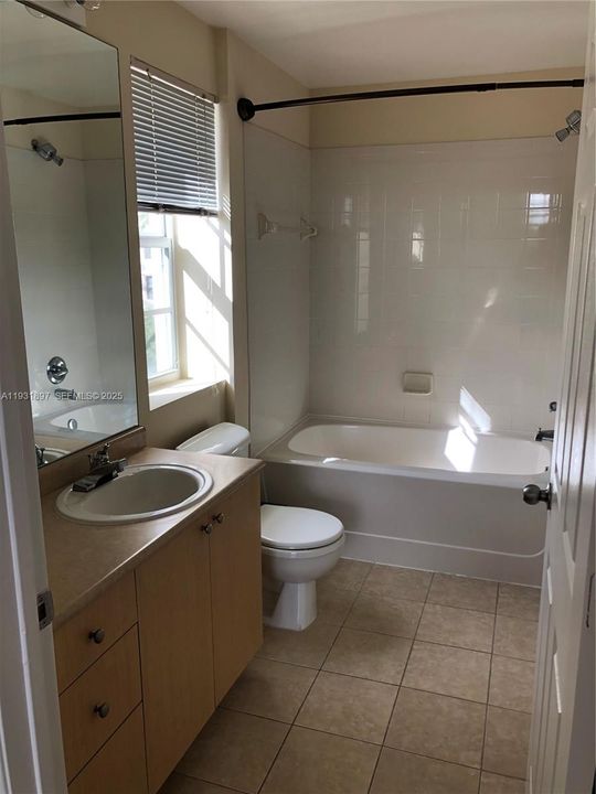 出租: $2,500 (2 贝兹, 2 浴室, 1121 平方英尺)